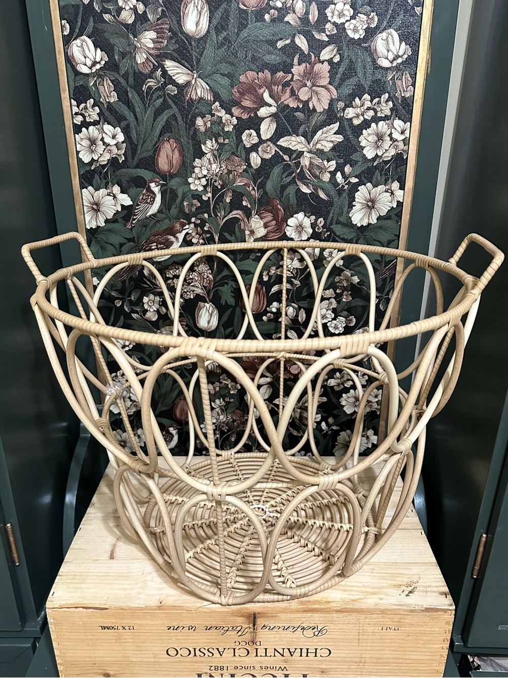 New Without Tags Medium Size, Plastic Wicker Basket, Laundry Hamper organizer